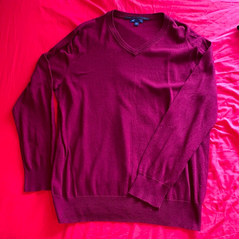 Burgundy GAP US Large V neck